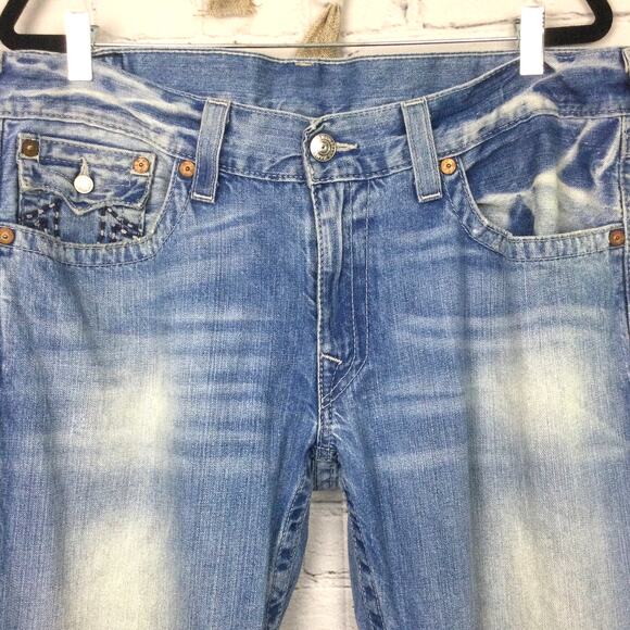 True Religion Men's Flap Pocket Light Wash Straight Leg Blue Jeans Size 38 - Picture 2 of 12